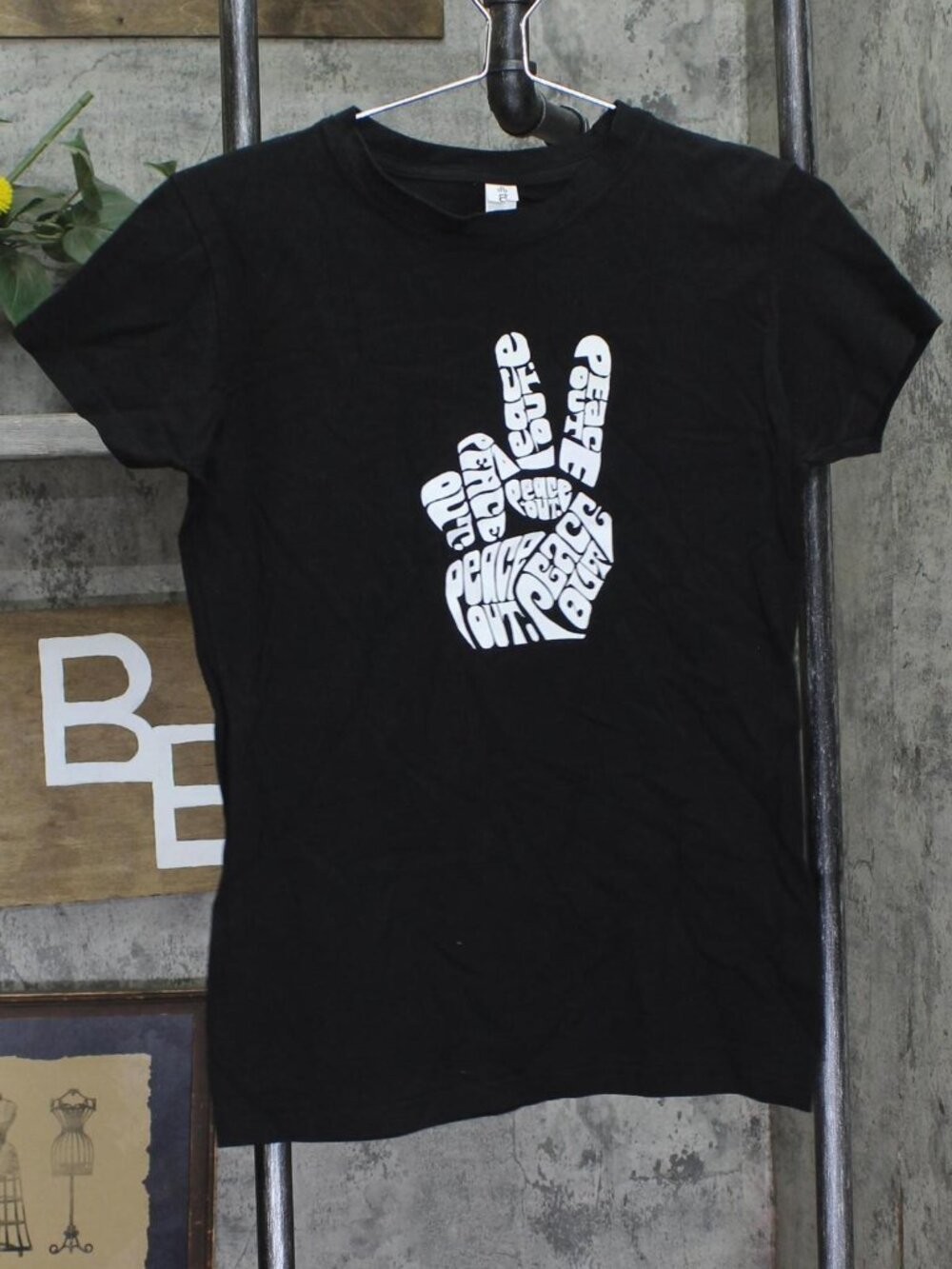 La Pop Art Womens Peace Word Art Graphic T-Shirt Tee Black M